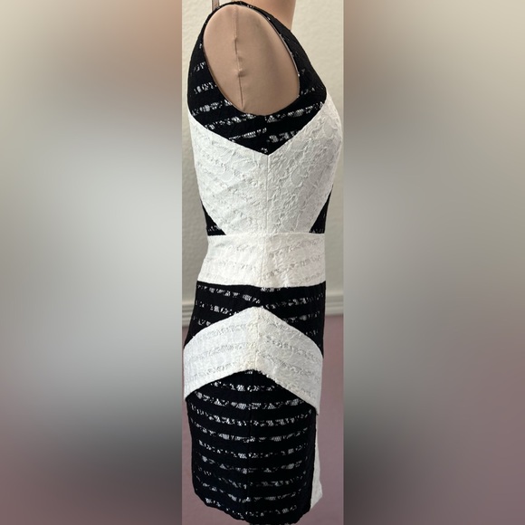 Color block dress NWT πππ - Picture 6 of 12